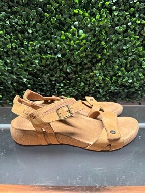 Taos Footwear Tan Leather Kids' Comfort Sandals with Buckle